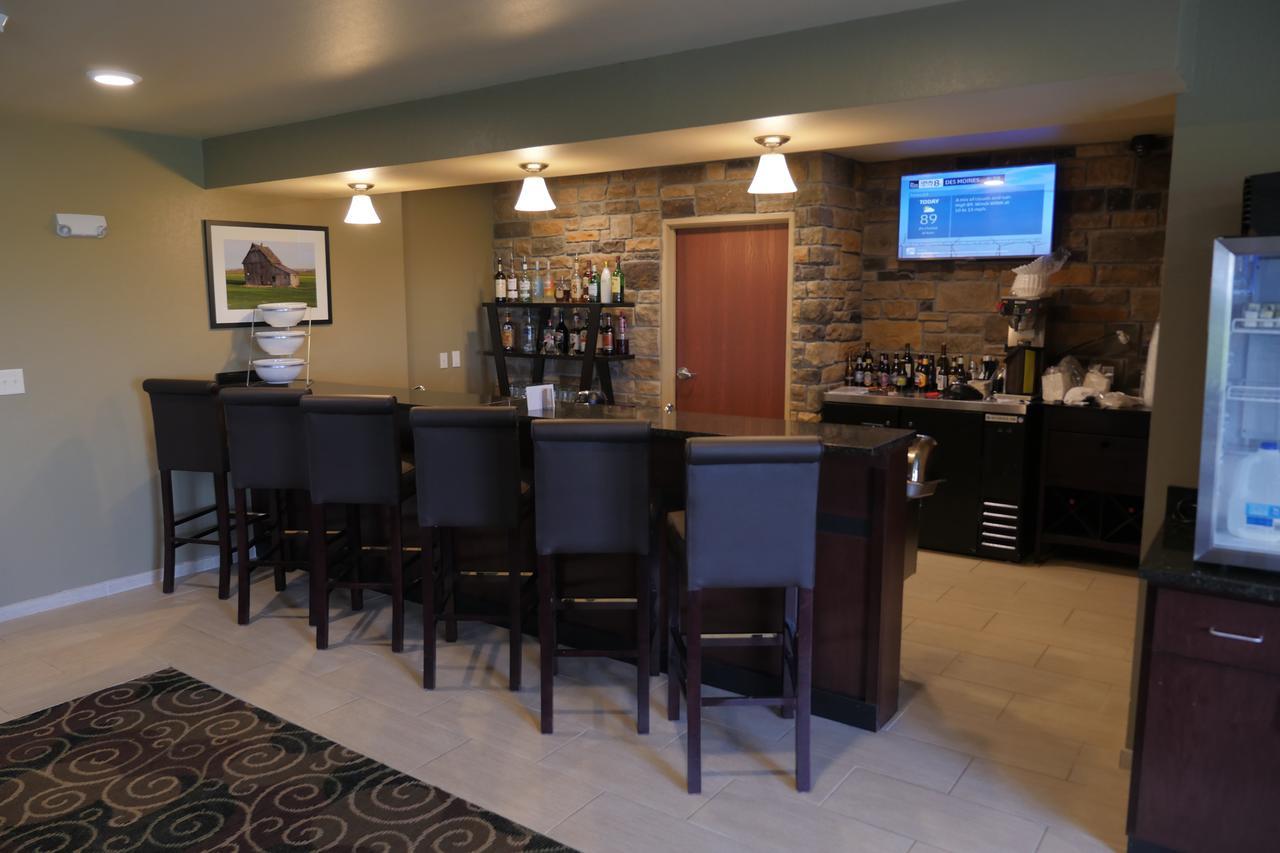 Cobblestone Inn & Suites-Winterset Esterno foto