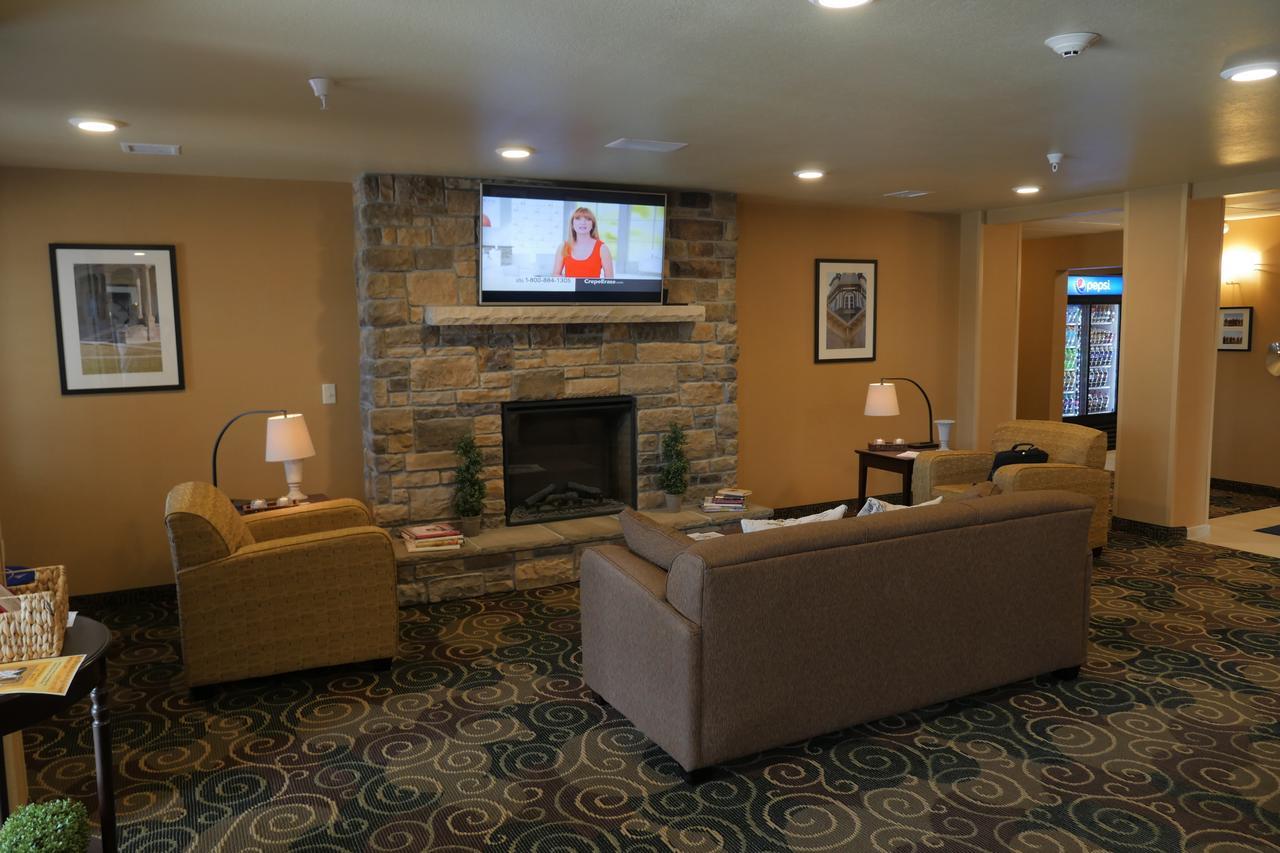 Cobblestone Inn & Suites-Winterset Esterno foto