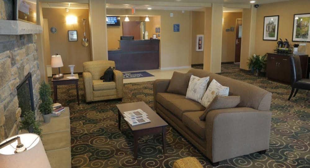 Cobblestone Inn & Suites-Winterset Esterno foto