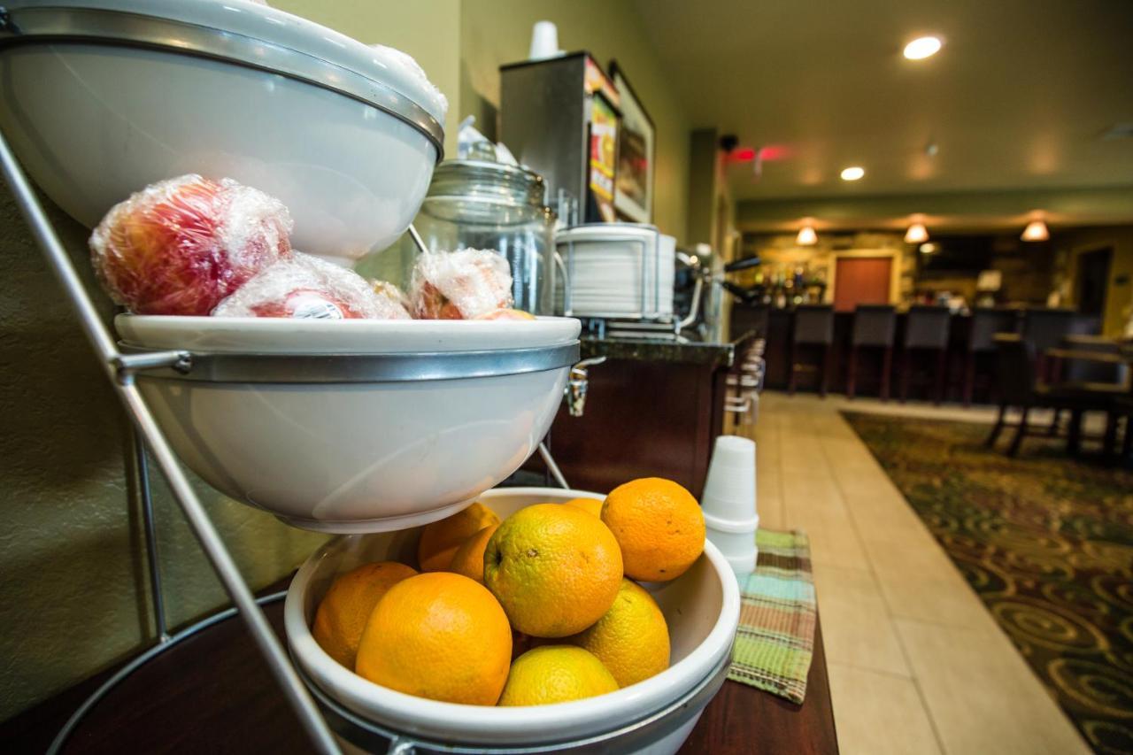 Cobblestone Inn & Suites-Winterset Esterno foto
